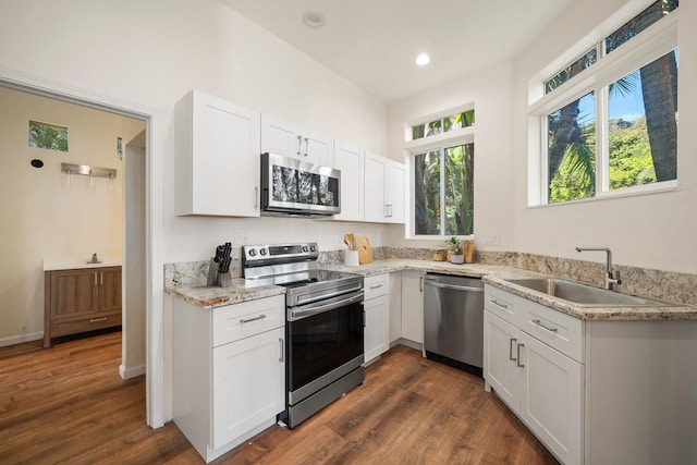 425 Kaukini Loop, Wailuku, HI 96793 - kitchen featuring stainless steel appliances, a sink, dark wood finished floors, white cabinets, and recessed lighting