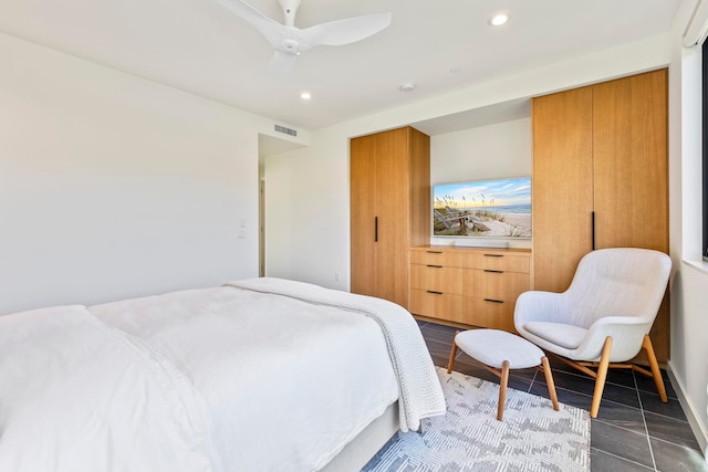 bedroom featuring ceiling fan and a closet