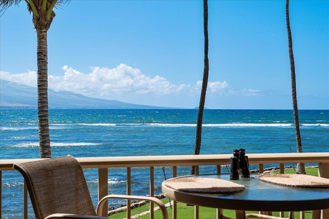 70 Hauoli St Unit 217, Wailuku, HI 96793 - balcony featuring a water and mountain view