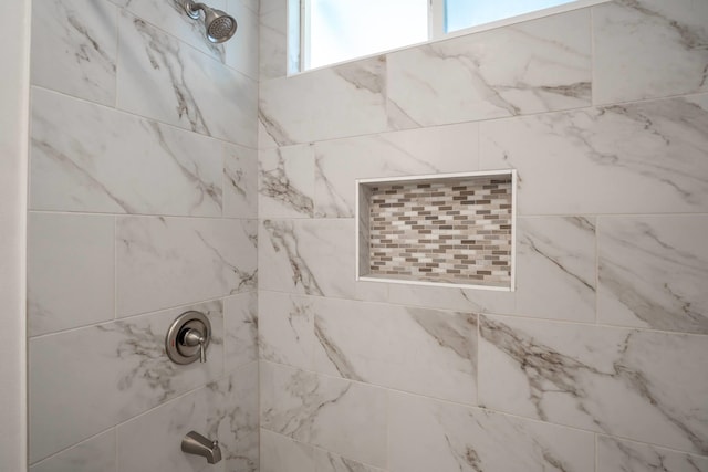 room details featuring tiled shower / bath