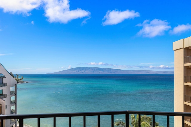 water view featuring a mountain view