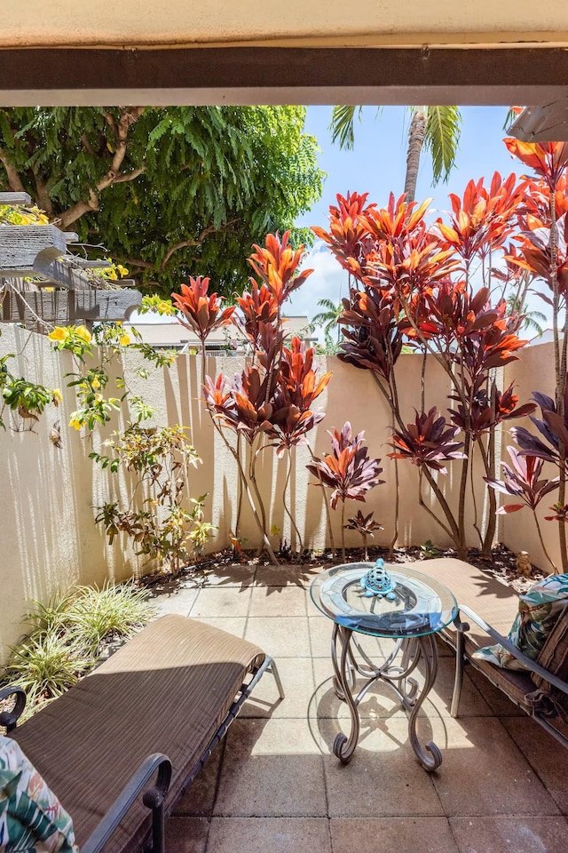 2777 S Kihei Rd Unit K 106, Kihei, HI 96753 - fenced backyard featuring a patio