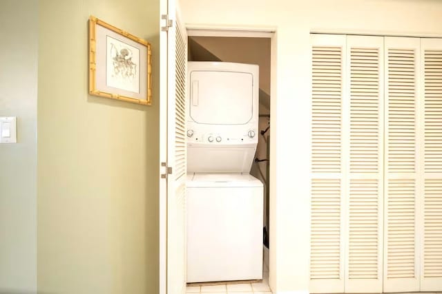 2777 S Kihei Rd Unit K 106, Kihei, HI 96753 - laundry room featuring estacked washer and dryer
