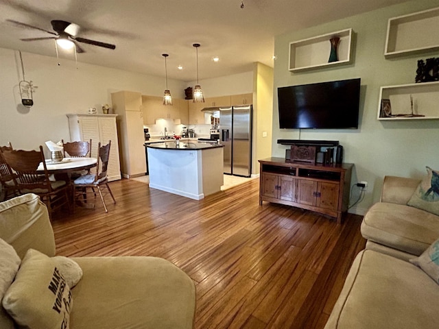 living area featuring hardwood / wood-style flooring, recessed lighting, a ceiling fan, and baseboards