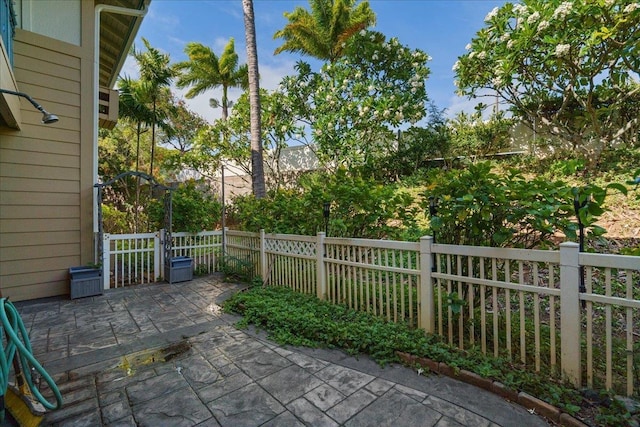 15 Kiohuohu Ln Unit 24-2, Lahaina, HI 96761 - bedroom with a closet and light tile patterned floors