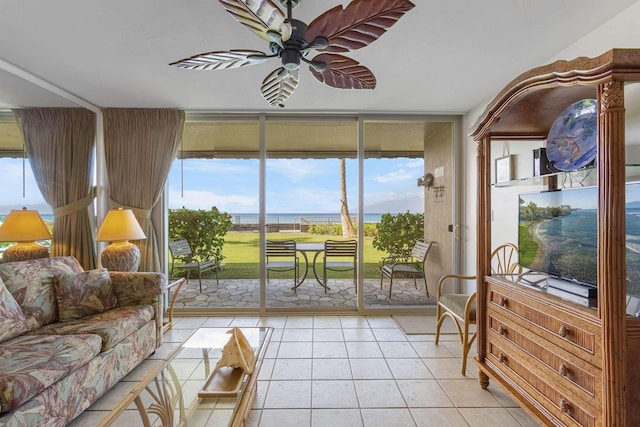 sunroom / solarium with ceiling fan