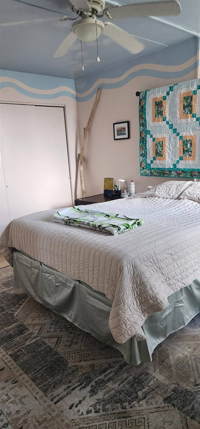 bedroom featuring ceiling fan