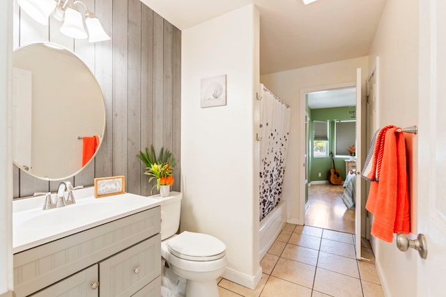 40 Hoola Lei Pl, Kihei, HI 96753 - full bathroom featuring curtained shower, tile patterned flooring, wood walls, toilet, and vanity