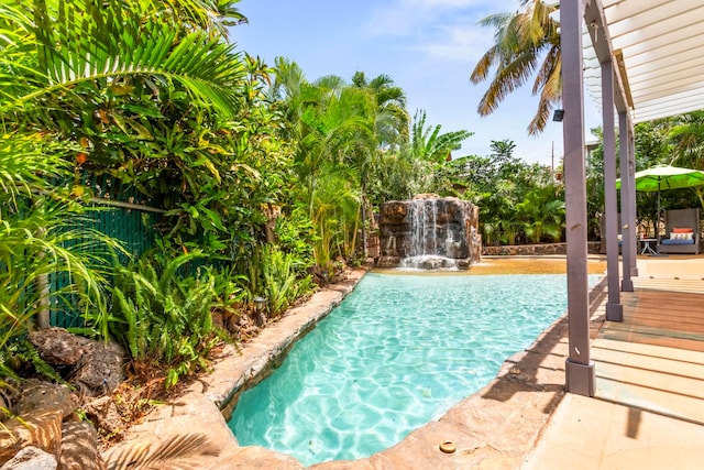 40 Hoola Lei Pl, Kihei, HI 96753 - swimming pool with a wooden deck