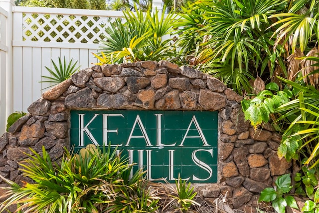 40 Hoola Lei Pl, Kihei, HI 96753 - community / neighborhood sign with fence