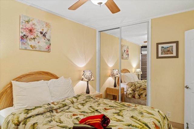 bedroom featuring crown molding, a ceiling fan, and a closet