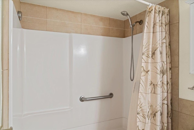 full bathroom featuring curtained shower