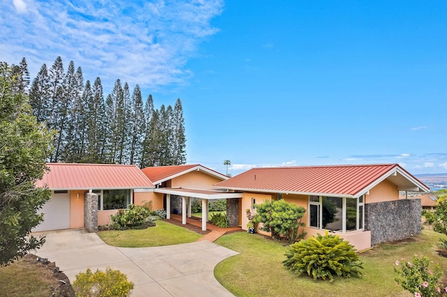 single story home featuring a front yard