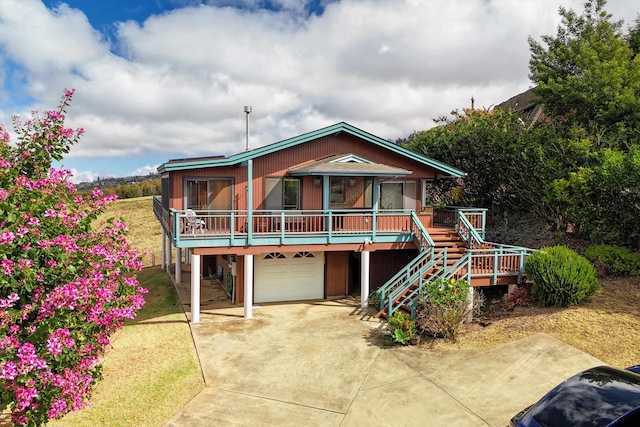 view of front of house with a garage