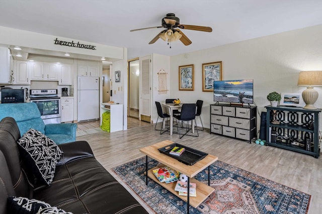 living area with light wood finished floors and ceiling fan