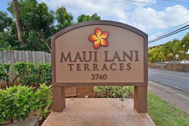 view of community / neighborhood sign