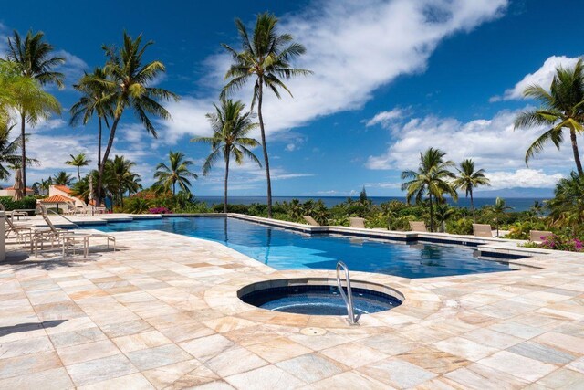 3150 Wailea Alanui Dr Unit 3007, Kihei, HI 96753 - swimming pool featuring an in-ground hot tub and a patio