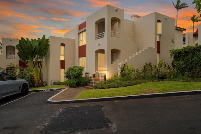 3150 Wailea Alanui Dr Unit 3007, Kihei, HI 96753 - view of front facade with stucco siding and uncovered parking