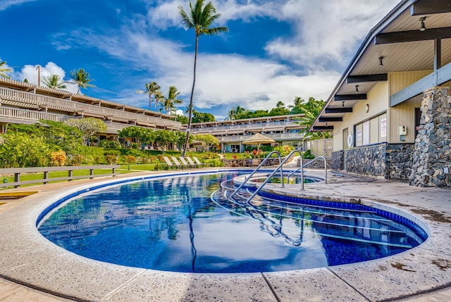 view of swimming pool