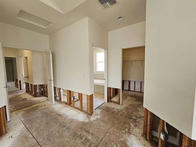 160 Kuli Puu St, Kihei, HI 96753 - unfurnished bedroom featuring a spacious closet and a closet