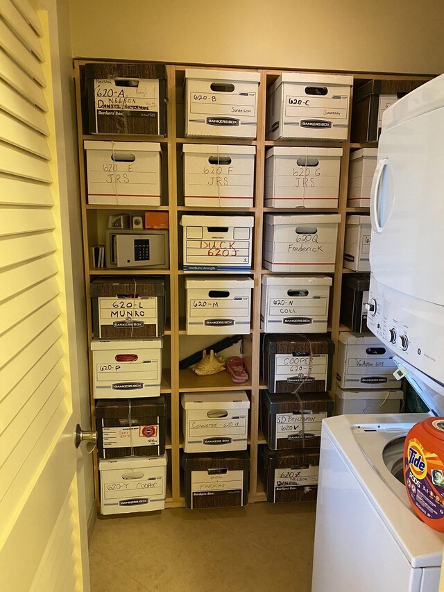 2481 Kaanapali Pkwy Unit 620V, Lahaina, HI 96761 - storage area with stacked washer / dryer