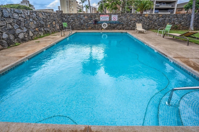 view of swimming pool