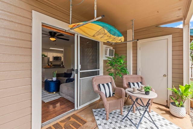 480 Kenolio Rd Unit 13-101, Kihei, HI 96753 - sunroom featuring a ceiling fan