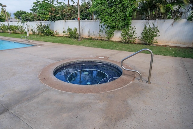 40 Halili Ln Unit 4J, Kihei, HI 96753 - view of pool featuring fence, a community hot tub, and a patio