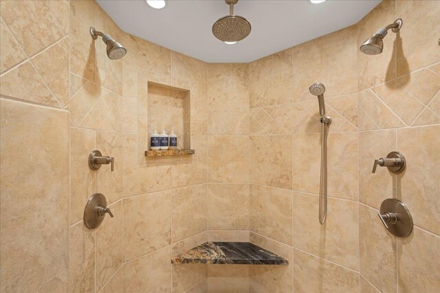 bathroom featuring a tile shower