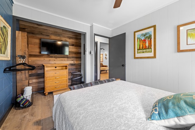 bedroom with hardwood / wood-style floors and ceiling fan