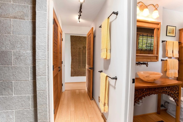 679 Kaapuni Pl, Kihei, HI 96753 - hallway featuring light wood-style flooring and a sink