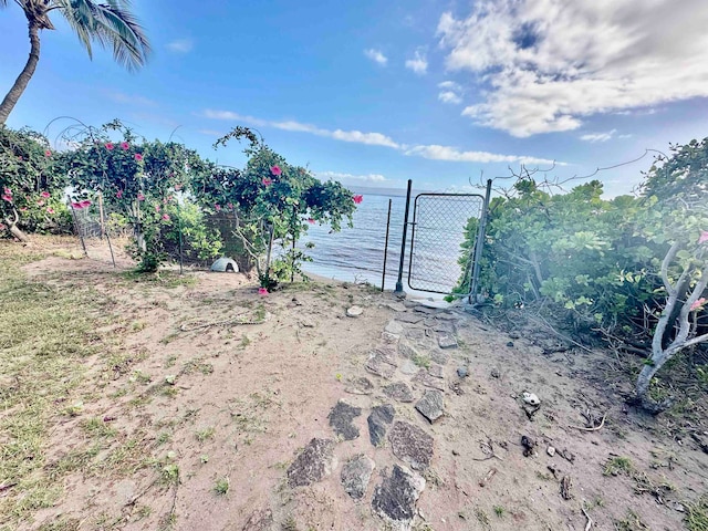 view of yard featuring a water view