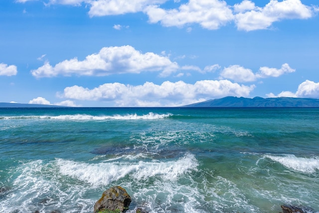 water view with a mountain view