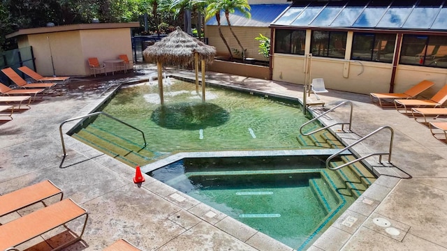 view of pool featuring an in ground hot tub