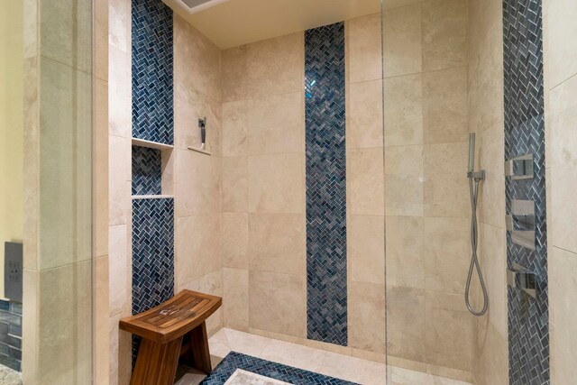 bathroom featuring a tile shower