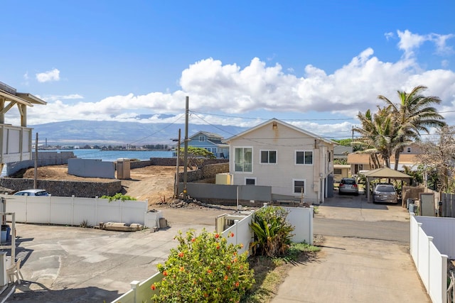 534 Kaikoo Pl, Wailuku, HI 96793 - view of side of home with a fenced front yard and a mountain view