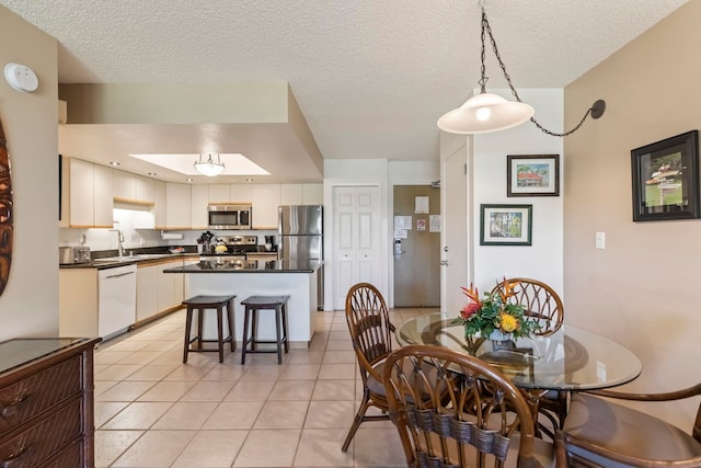 2575 S Kihei Rd Unit Q-104, Kihei, HI 96753 - dining area with light tile patterned floors and a textured ceiling