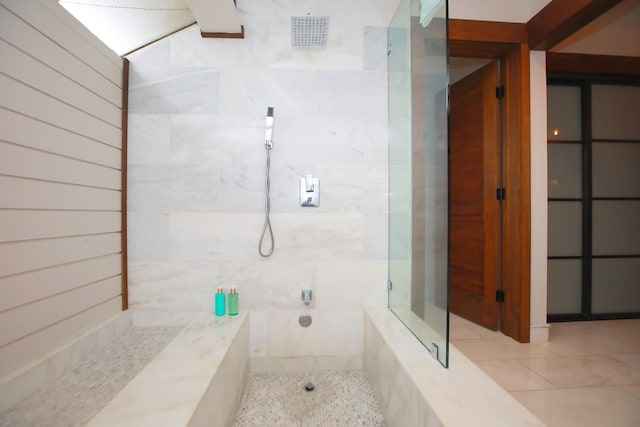 bathroom featuring tiled shower