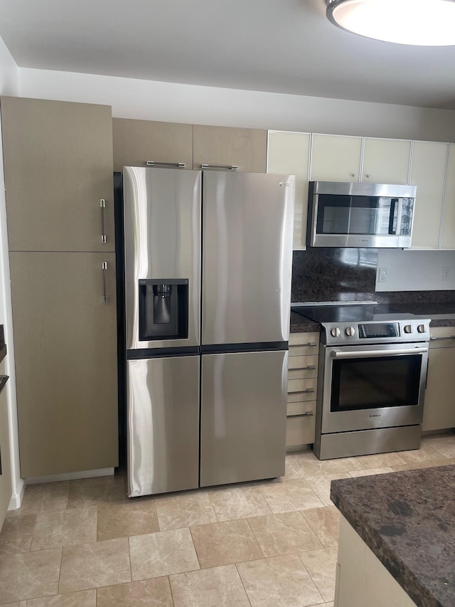 kitchen featuring appliances with stainless steel finishes and dark countertops