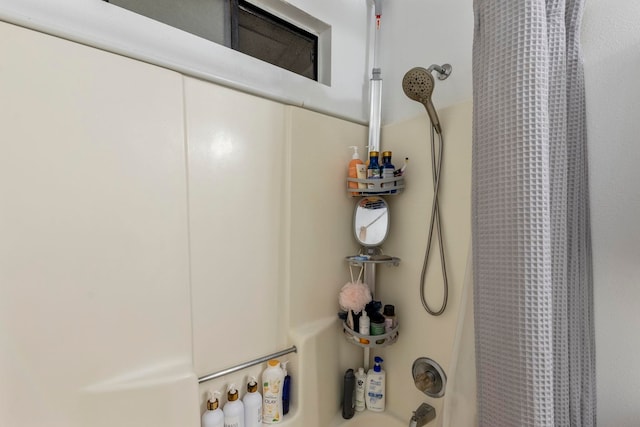 interior details featuring shower / bathtub combination with curtain