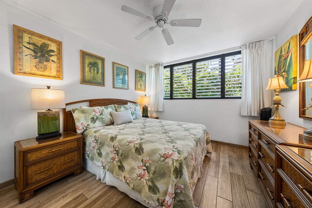 3975 Lower Honoapiilani Rd Unit 107, Lahaina, HI 96761 - bedroom featuring wood finished floors, baseboards, and ceiling fan