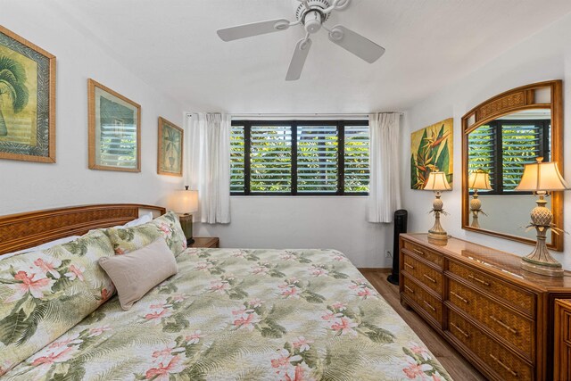 3975 Lower Honoapiilani Rd Unit 107, Lahaina, HI 96761 - bedroom with wood finished floors and ceiling fan