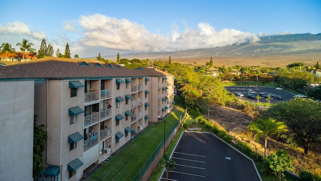 bird's eye view featuring a mountain view