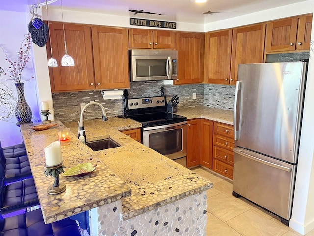 kitchen featuring appliances with stainless steel finishes, a kitchen breakfast bar, and kitchen peninsula