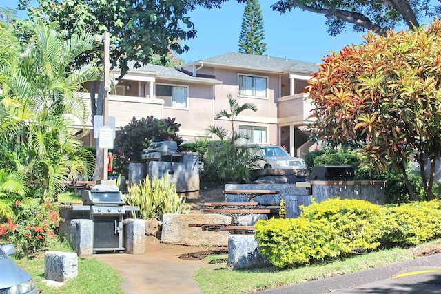 view of front of home