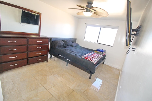 bedroom with ceiling fan