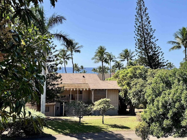 view of front of property with a front lawn