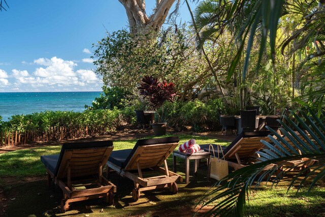 view of yard featuring a water view