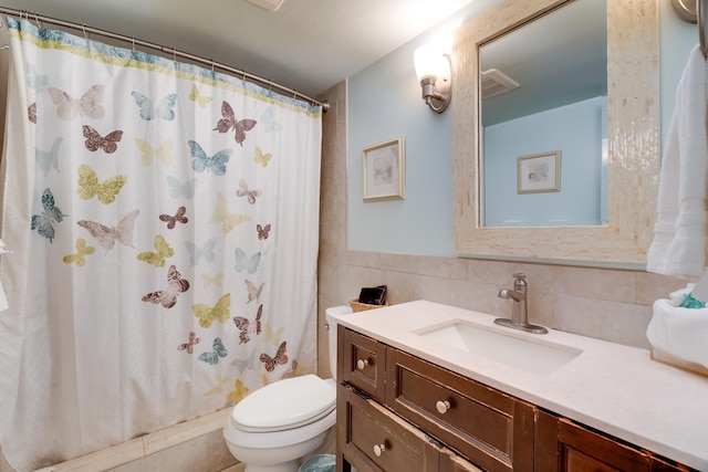 2142 Iliili Rd Unit 303, Kihei, HI 96753 - bathroom featuring vanity, tile walls, and a shower with curtain