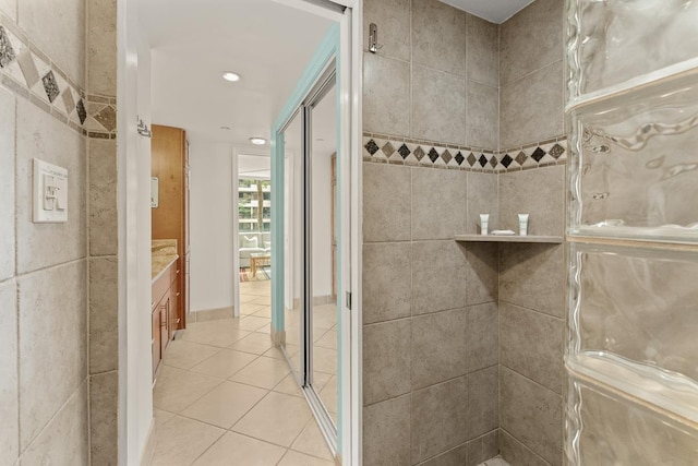 bathroom with ensuite bathroom, tiled shower, tile patterned flooring, and recessed lighting